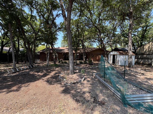 1233 Kathryn Street, Hurst, TX 76053