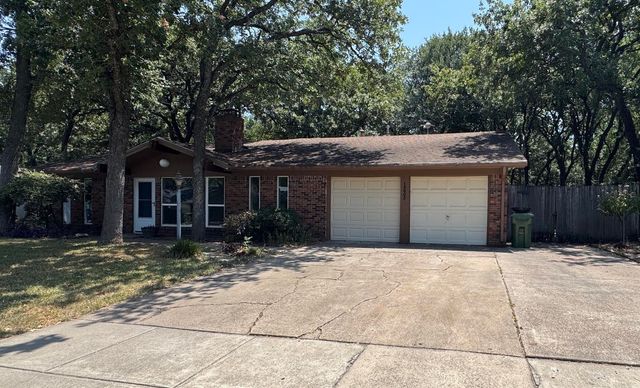 1233 Kathryn Street, Hurst, TX 76053