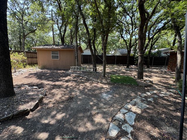 1233 Kathryn Street, Hurst, TX 76053