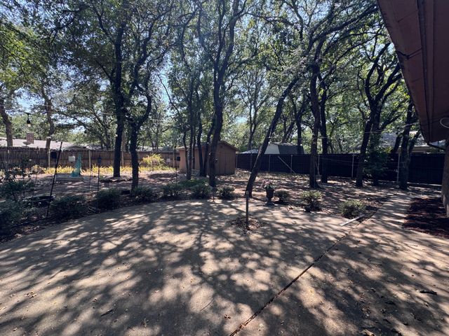 1233 Kathryn Street, Hurst, TX 76053