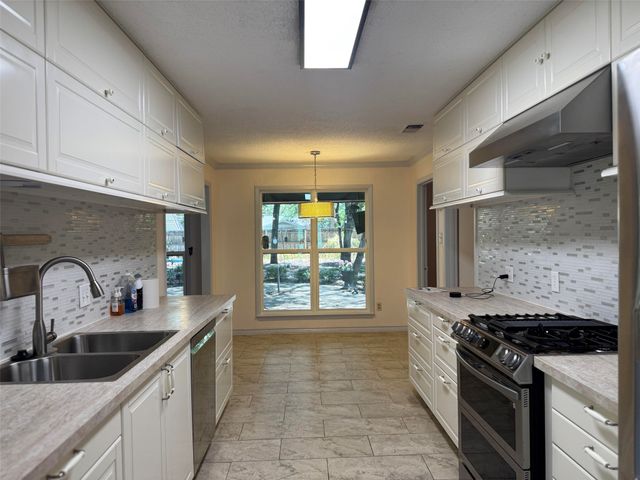 1233 Kathryn Street, Hurst, TX 76053