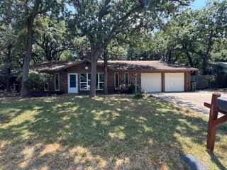 1233 Kathryn Street, Hurst, TX 76053