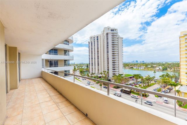 5555 Collins Ave 9U, Miami Beach, FL 33140