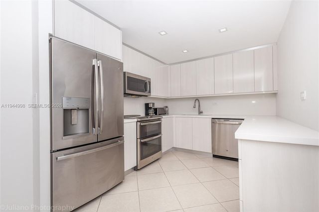 5555 Collins Ave 9U, Miami Beach, FL 33140