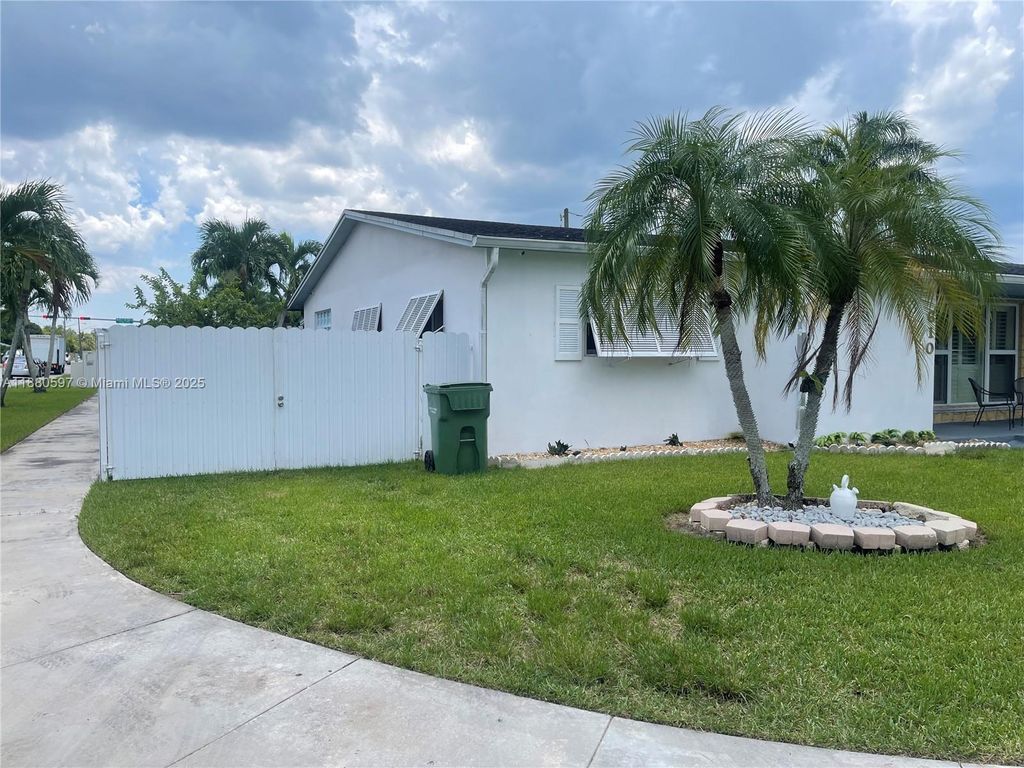 610 NW 16th St, Homestead, FL 33030