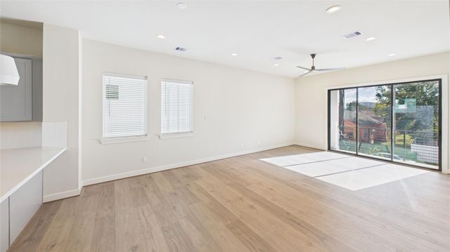 137 Eastwood Street, Houston, TX 77011