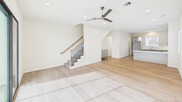 137 Eastwood Street, Houston, TX 77011