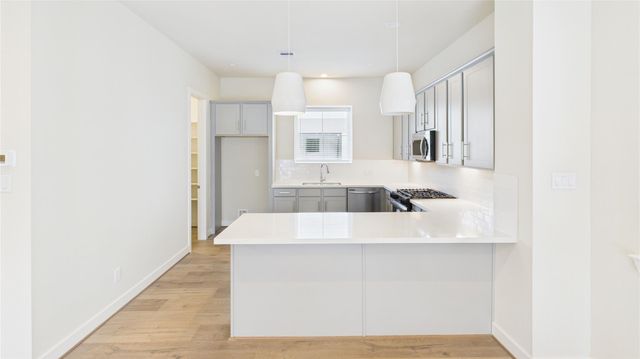 137 Eastwood Street, Houston, TX 77011