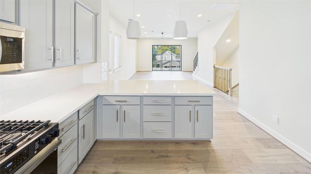 137 Eastwood Street, Houston, TX 77011