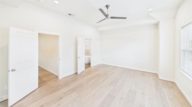 137 Eastwood Street, Houston, TX 77011