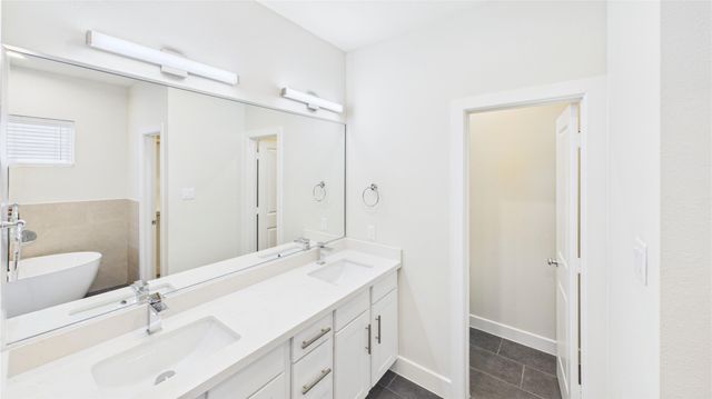 137 Eastwood Street, Houston, TX 77011