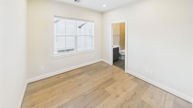 137 Eastwood Street, Houston, TX 77011