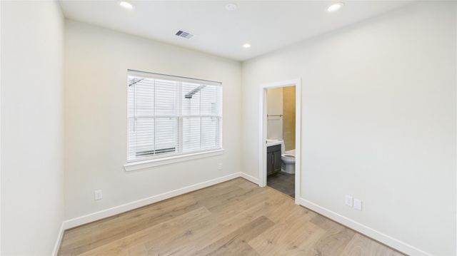 137 Eastwood Street, Houston, TX 77011