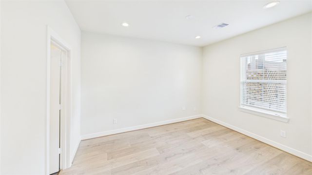 137 Eastwood Street, Houston, TX 77011