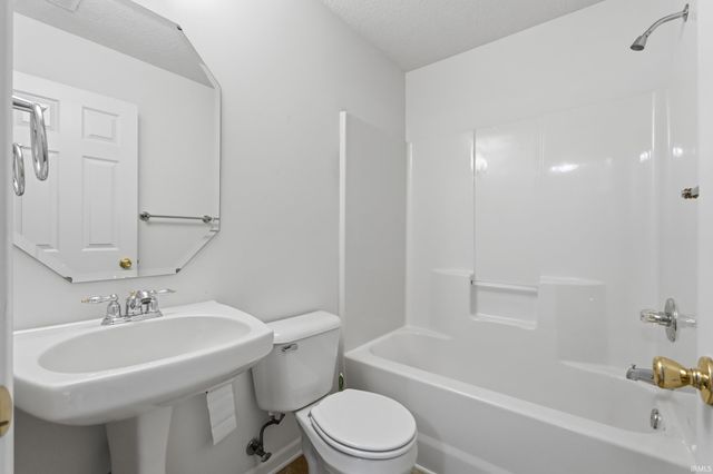 7519 Bowlander Way, Fort Wayne, IN 46835