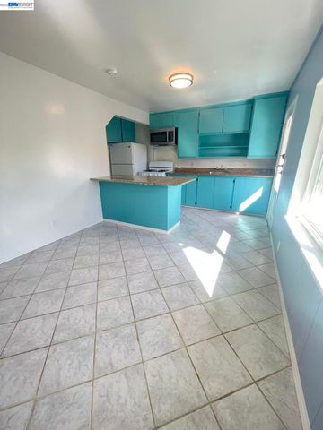 318 Cypress St D, Alameda, CA 94501