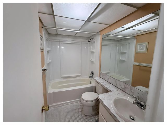 3071 NW 47th Terrace 319, Lauderdale Lakes, FL 33313