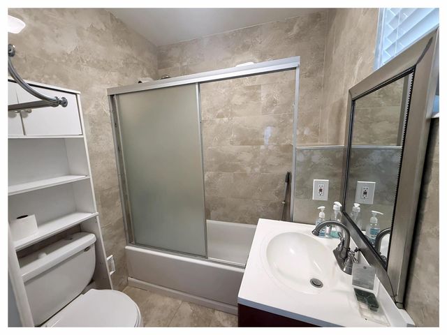 3071 NW 47th Terrace 319, Lauderdale Lakes, FL 33313