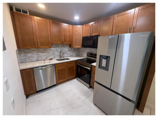 3071 NW 47th Terrace 319, Lauderdale Lakes, FL 33313