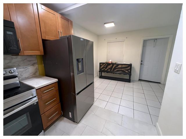 3071 NW 47th Terrace 319, Lauderdale Lakes, FL 33313