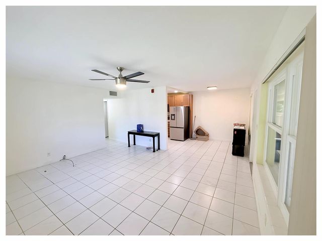3071 NW 47th Terrace 319, Lauderdale Lakes, FL 33313