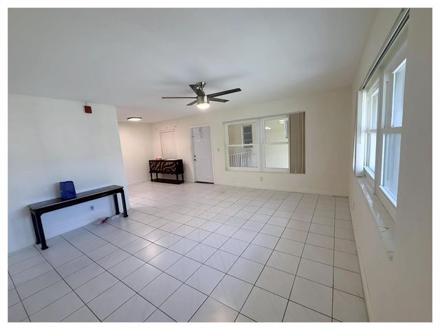 3071 NW 47th Terrace 319, Lauderdale Lakes, FL 33313