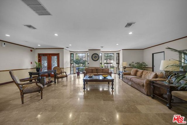 17914 Magnolia Boulevard 130, Los Angeles, CA 91316