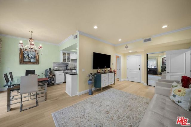 17914 Magnolia Boulevard 130, Los Angeles, CA 91316