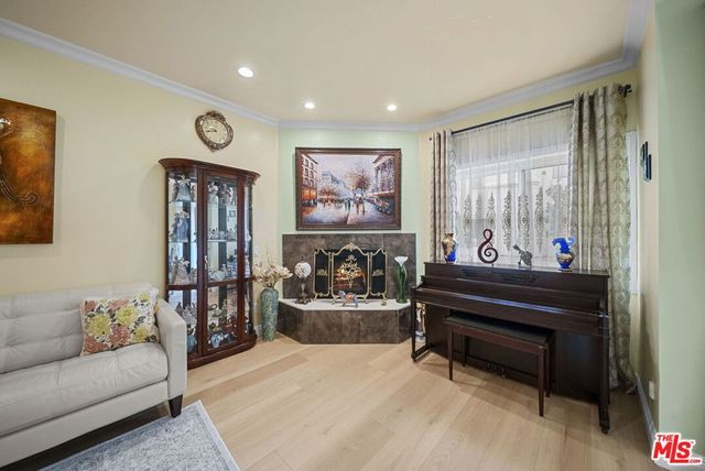 17914 Magnolia Boulevard 130, Los Angeles, CA 91316