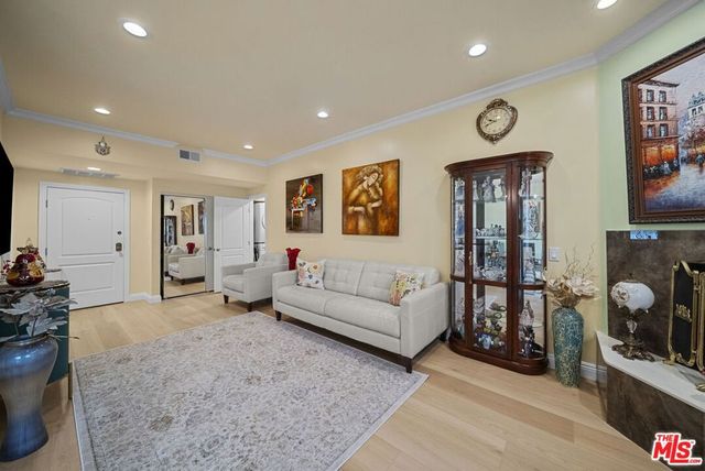 17914 Magnolia Boulevard 130, Los Angeles, CA 91316