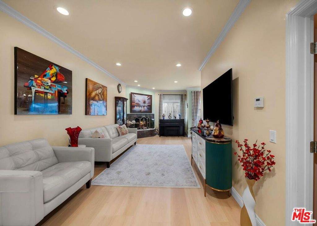 17914 Magnolia Boulevard 130, Los Angeles, CA 91316