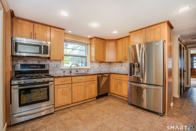 152 West Ridge Drive, West Hartford, CT 06117