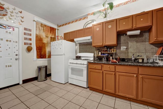 2714 W LEXINGTON Street, Chicago, IL 60612