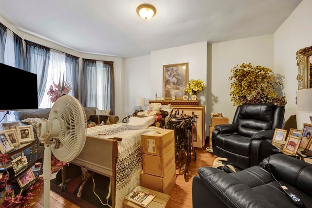 2714 W LEXINGTON Street, Chicago, IL 60612