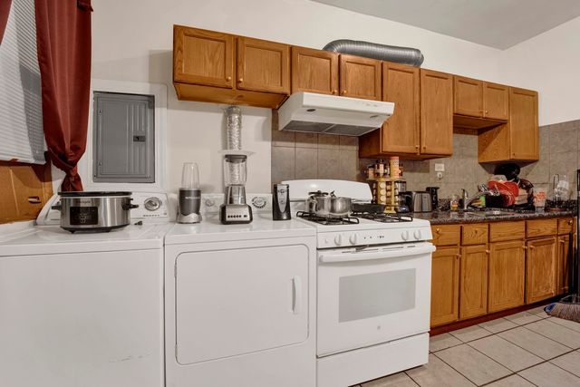 2714 W LEXINGTON Street, Chicago, IL 60612