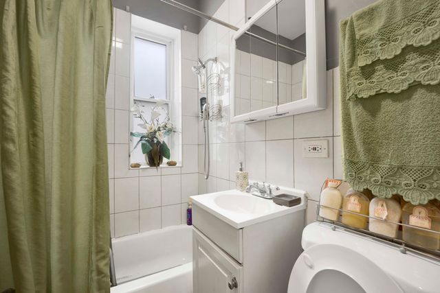 2714 W LEXINGTON Street, Chicago, IL 60612