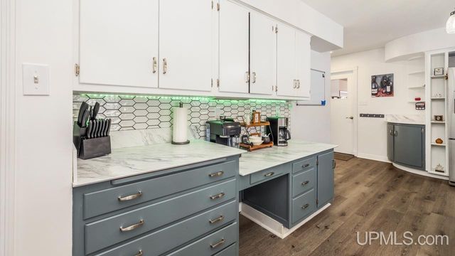 1400 W B Street, Iron Mountain, MI 49801