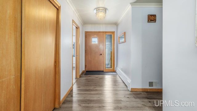 1400 W B Street, Iron Mountain, MI 49801