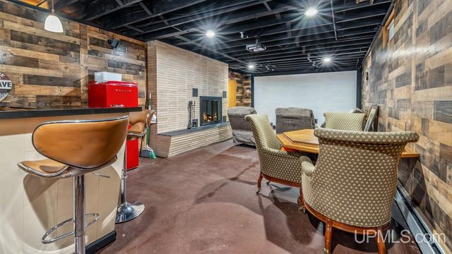 1400 W B Street, Iron Mountain, MI 49801