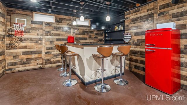 1400 W B Street, Iron Mountain, MI 49801