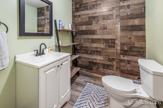 1400 W B Street, Iron Mountain, MI 49801