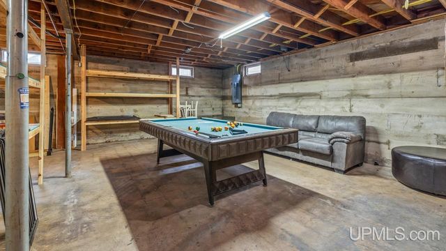 1400 W B Street, Iron Mountain, MI 49801