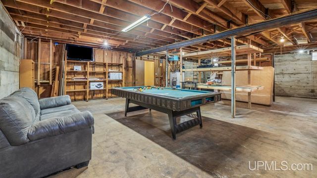 1400 W B Street, Iron Mountain, MI 49801