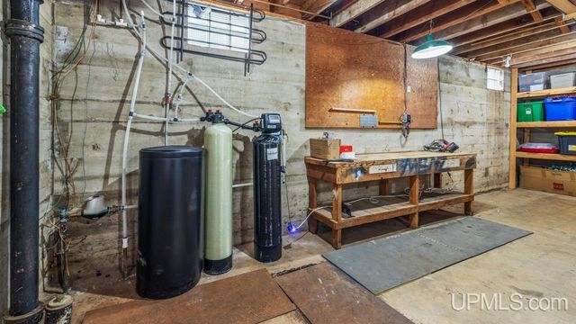 1400 W B Street, Iron Mountain, MI 49801