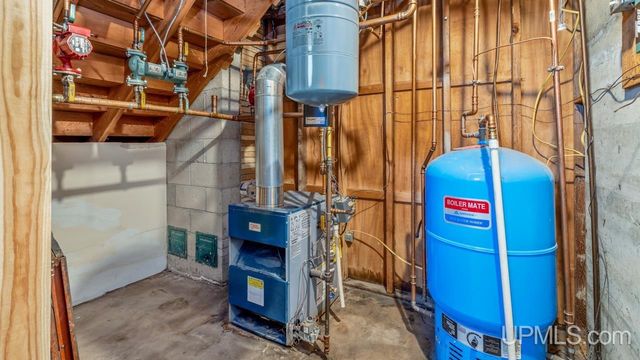 1400 W B Street, Iron Mountain, MI 49801