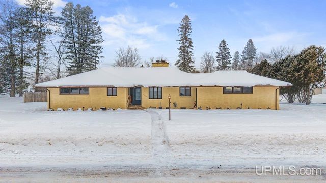 1400 W B Street, Iron Mountain, MI 49801