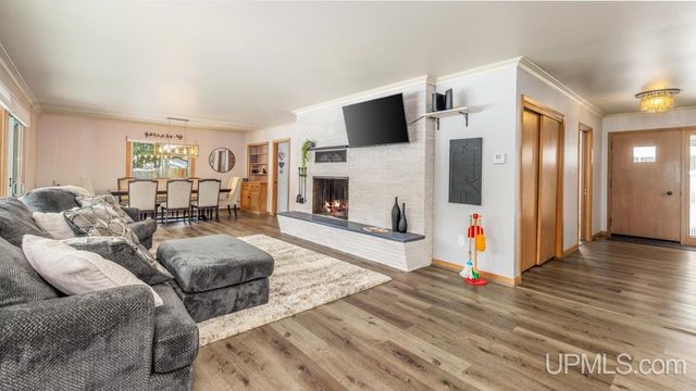 1400 W B Street, Iron Mountain, MI 49801