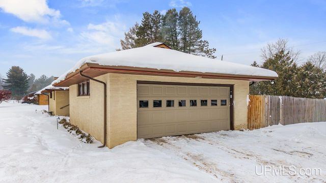 1400 W B Street, Iron Mountain, MI 49801