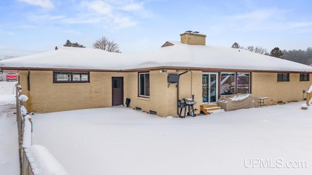 1400 W B Street, Iron Mountain, MI 49801