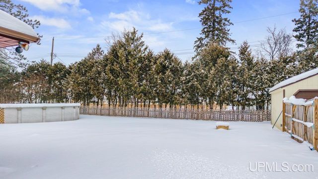 1400 W B Street, Iron Mountain, MI 49801